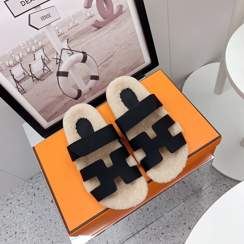 HERMES Chypre Sandal Beige shearling insole Black goatskin lining